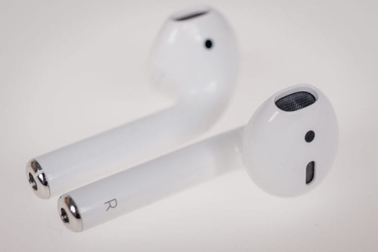 REVW0337 AirPods Close-Up for Bluetooth Headphones