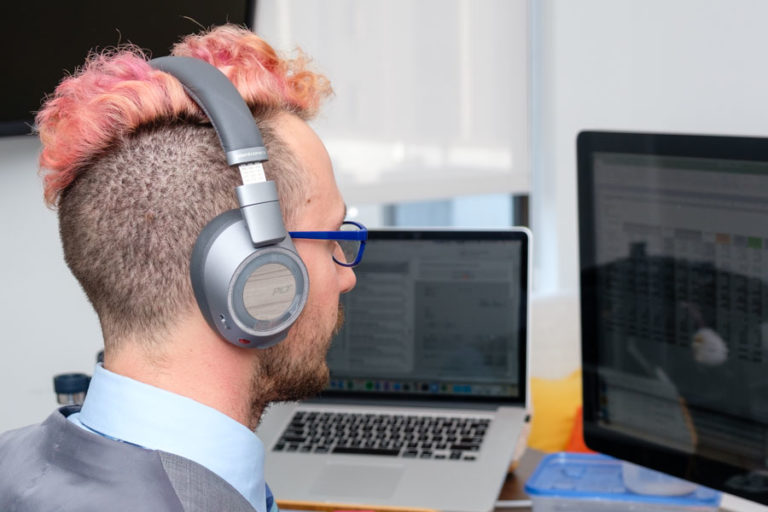 REVW0492 Testing for Bluetooth Headphones