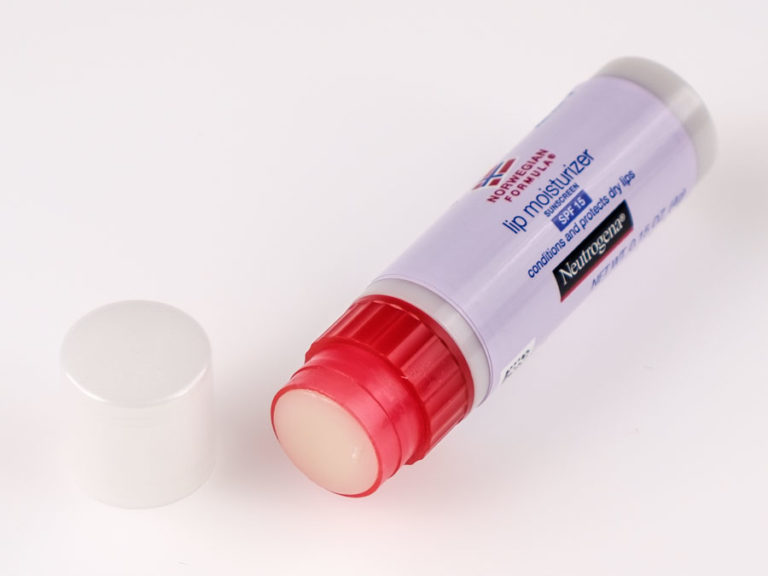 REVW6863 Neutrogena for Lip Balm